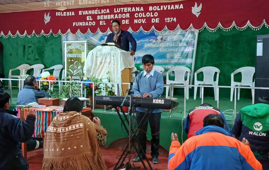 Cololon seurakunnassa Boliviassa rukoillaan rauhan puolesta. Kuva: Marjo Paavola